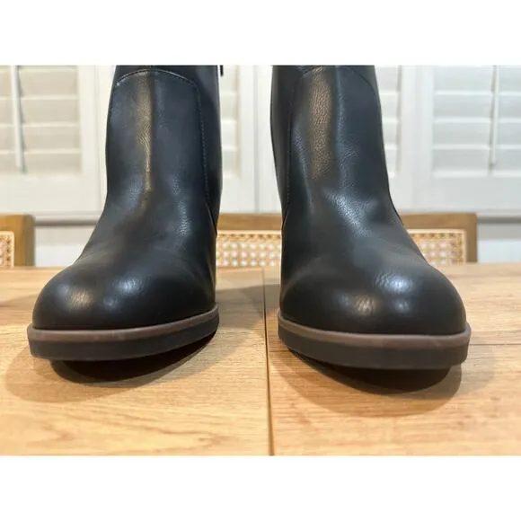 Korks Women's Destiny Black Boots Size 10 NWOT Man Made Upper Chic Flattering