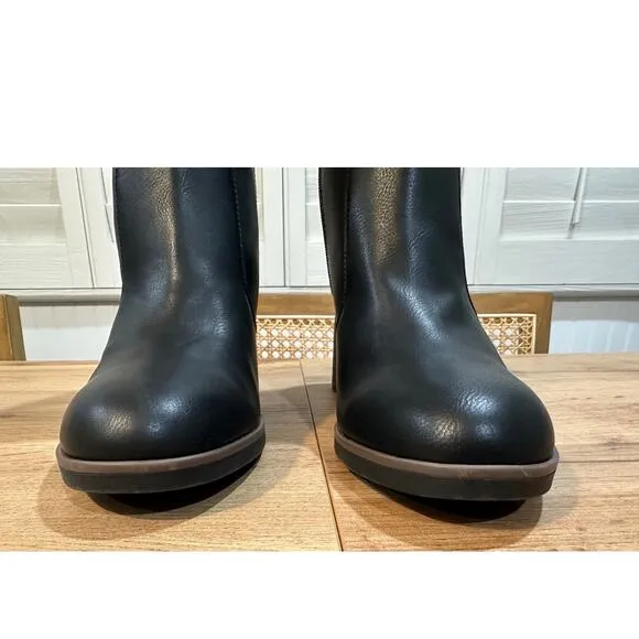 Korks Women's Destiny Black Boots Size 10 NWOT Man Made Upper Chic Flattering