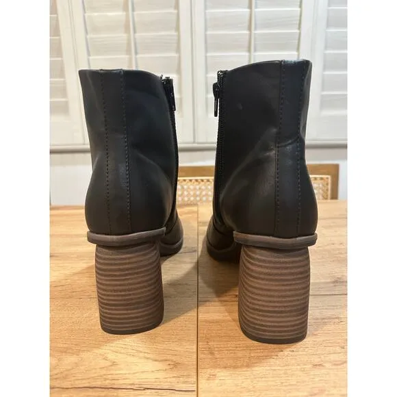 Korks Women's Destiny Black Boots Size 10 NWOT Man Made Upper Chic Flattering