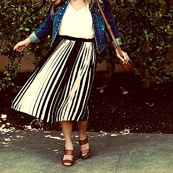 La Gatta Chic Italy Pleated Midi Skirt Sz M