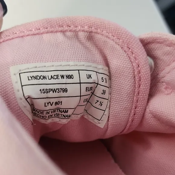 Lacoste Women's Pink Sneakers Size 7.5