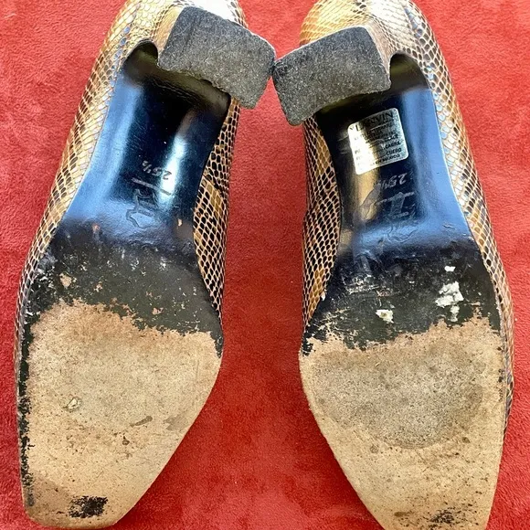 LANVIN Paris Chic Snakeskin Embossed Classic LEATHER PUMPS Size 9 1/2 (25 1/2)