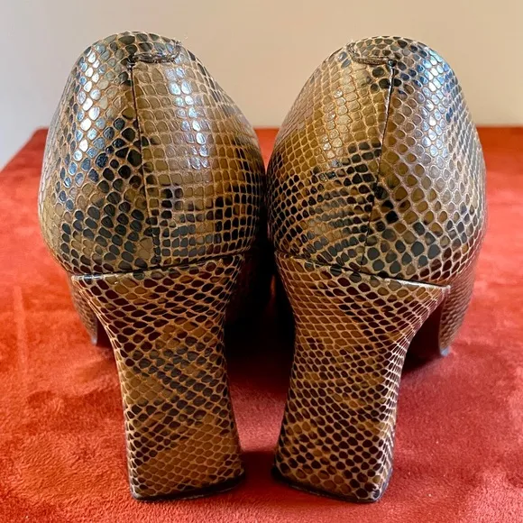 LANVIN Paris Chic Snakeskin Embossed Classic LEATHER PUMPS Size 9 1/2 (25 1/2)