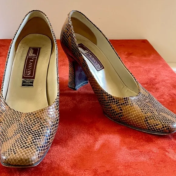 LANVIN Paris Chic Snakeskin Embossed Classic LEATHER PUMPS Size 9 1/2 (25 1/2)