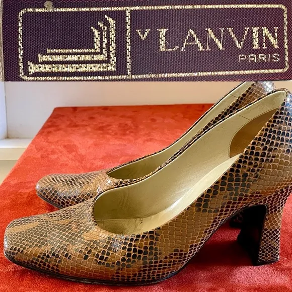 LANVIN Paris Chic Snakeskin Embossed Classic LEATHER PUMPS Size 9 1/2 (25 1/2)