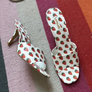 Larroude Colette Mule Heels White Strawberry Print Leather Women's Shoes 9.5