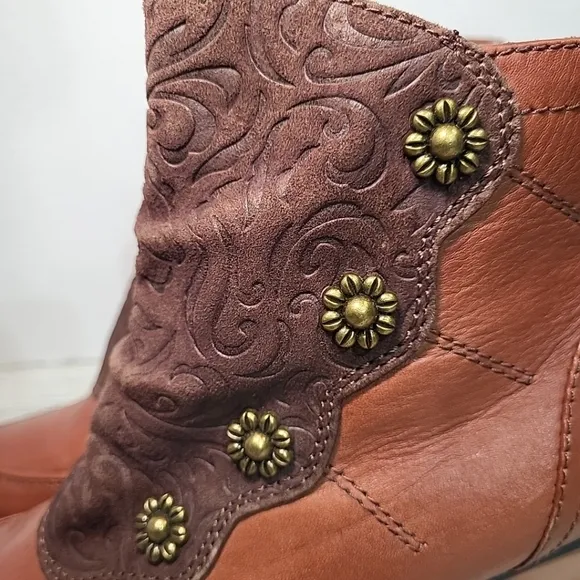 L'Artiste by Spring Step Belgard Women's Brown Leather Ankle Bootie Size 6 / 36