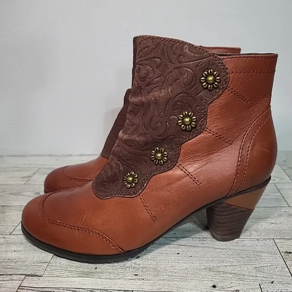L'Artiste by Spring Step Belgard Women's Brown Leather Ankle Bootie Size 6 / 36