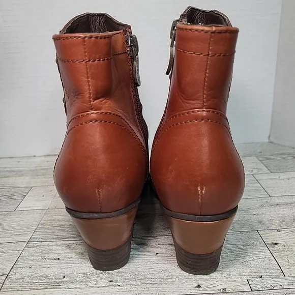 L'Artiste by Spring Step Belgard Women's Brown Leather Ankle Bootie Size 6 / 36