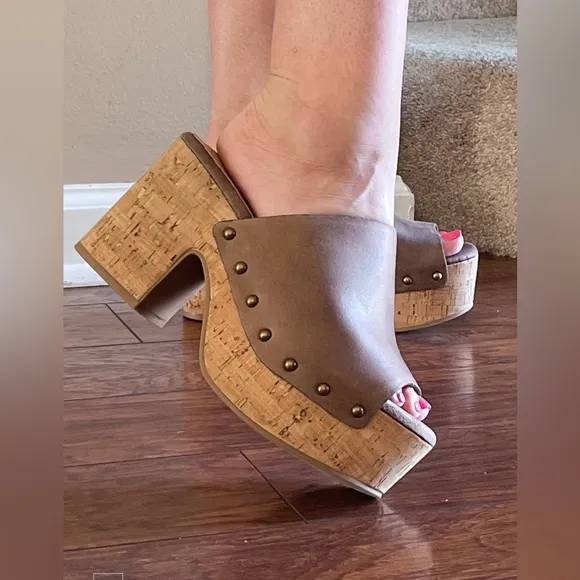 LAST 1! corkys footwear bada bing platform mule sandals in brown distressed