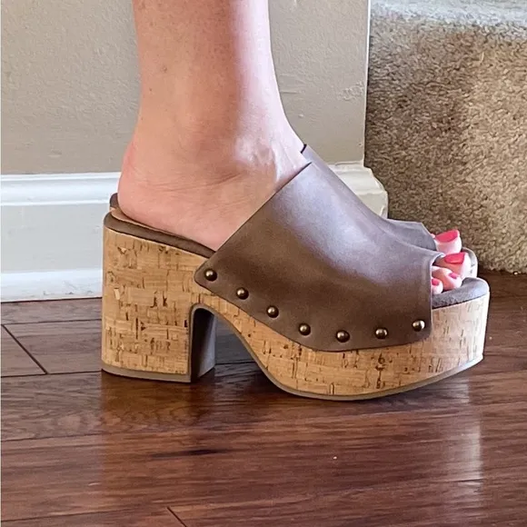 LAST 1! corkys footwear bada bing platform mule sandals in brown distressed
