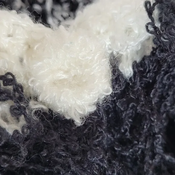 Le Sweater Vintage Hand Knit Black &amp; White Shaggy Loop 1970's Sweater - Size M