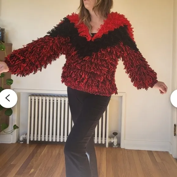 Le Sweater Vintage Hand Knit Black &amp; White Shaggy Loop 1970's Sweater - Size M