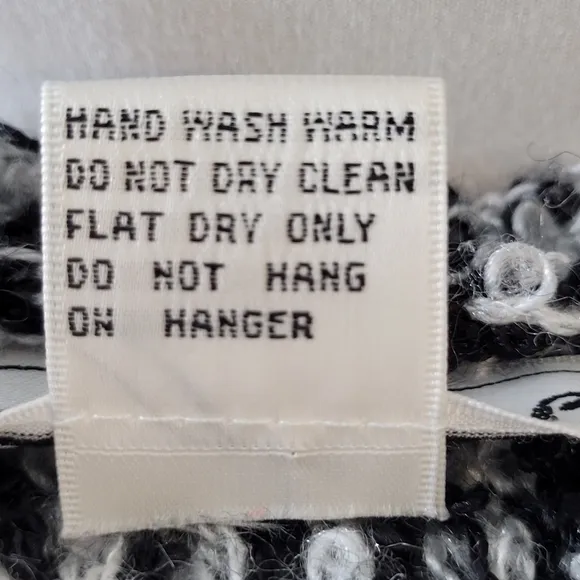 Le Sweater Vintage Hand Knit Black &amp; White Shaggy Loop 1970's Sweater - Size M