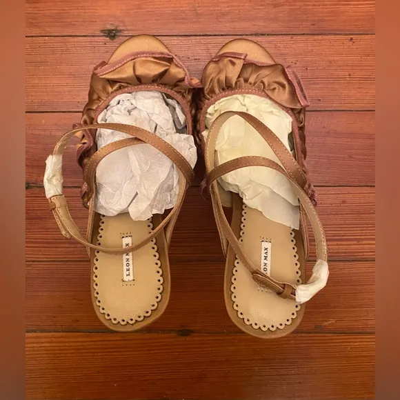 LEON MAX Eclipse Satin Ruffled Heel Sandals in Tan/Beige Size 6 NEW