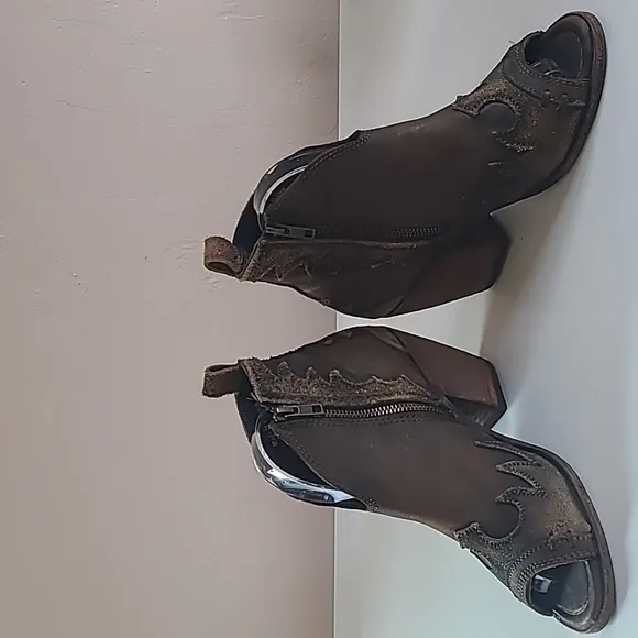 Liberty Black Peep Toe Western Bootie T Moro Brown Leather Size 8