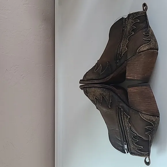 Liberty Black Peep Toe Western Bootie T Moro Brown Leather Size 8
