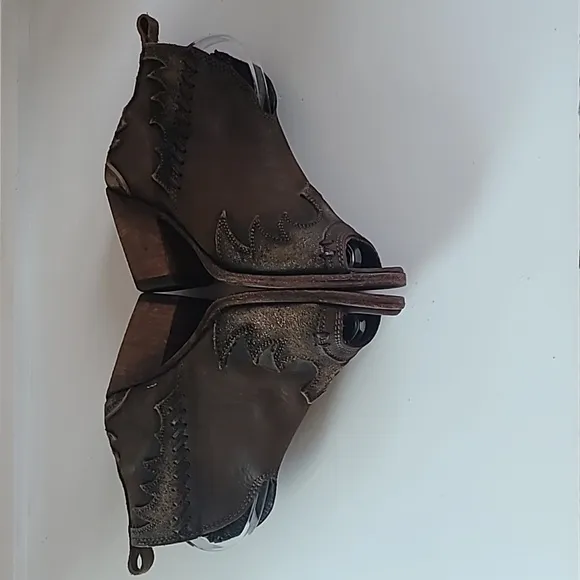 Liberty Black Peep Toe Western Bootie T Moro Brown Leather Size 8