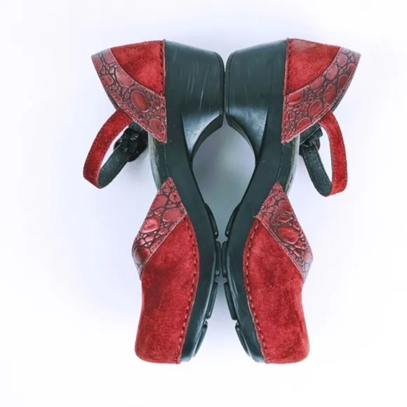 LIKE NEW Dansko Sally Red Suede Crocodile Mary Jane Shoe Size 8 (38)