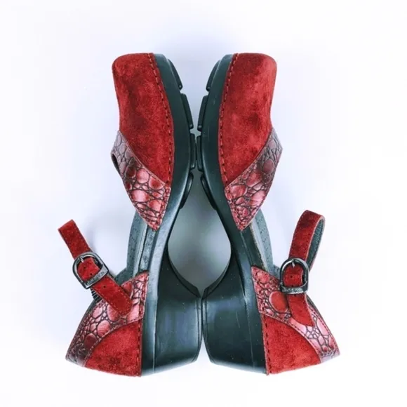 LIKE NEW Dansko Sally Red Suede Crocodile Mary Jane Shoe Size 8 (38)