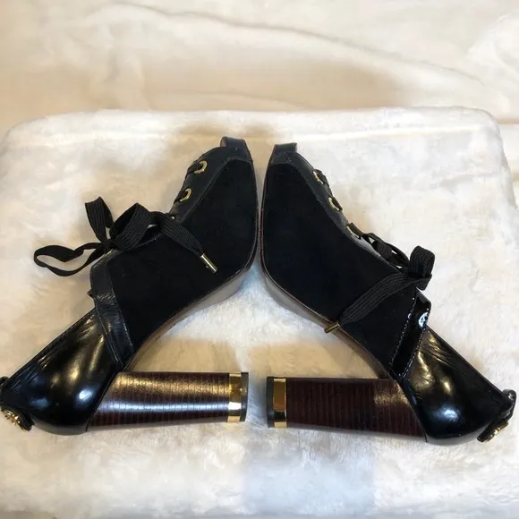 LIKE NEW Tory Burch Platform Shoes, size 7