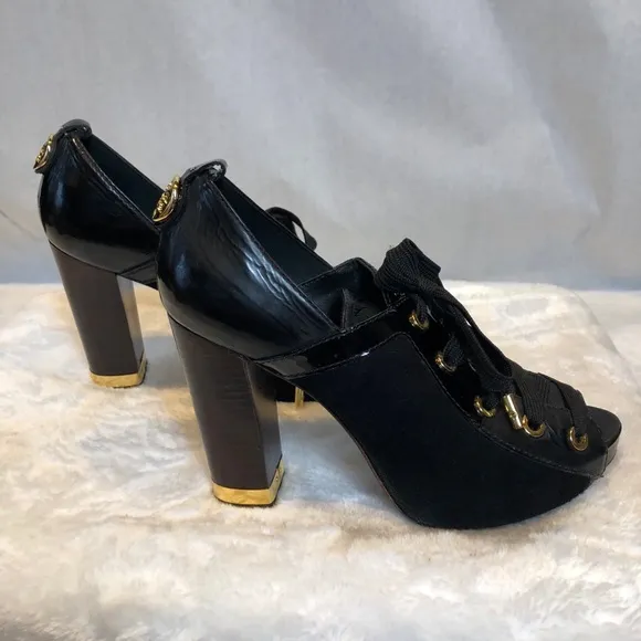 LIKE NEW Tory Burch Platform Shoes, size 7
