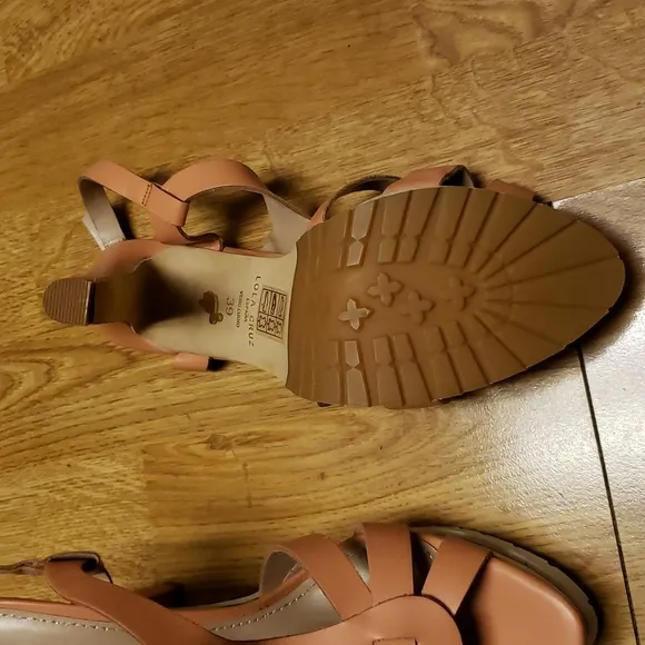 Lola Cruz platform sandals sz 39