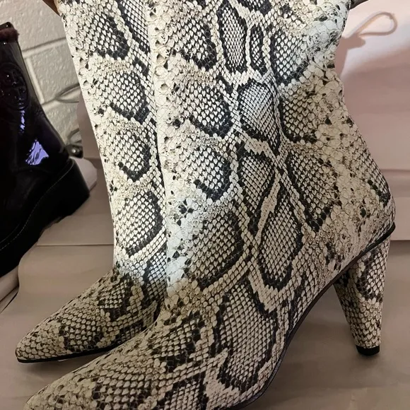 Longchamp Black and White Heeled Boots with Snakeskin Pattern