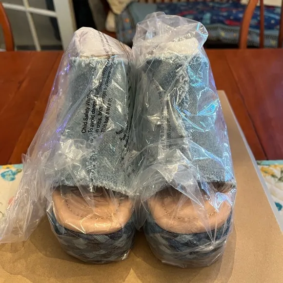 💙Lucky Brand Frayed Platform Sandals💙