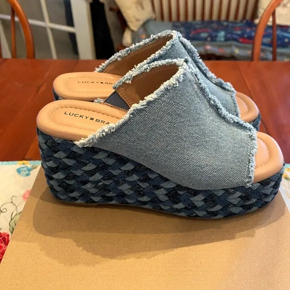 💙Lucky Brand Frayed Platform Sandals💙