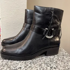 Lucky Brand Womens Leather Boots Size 10 Black Ankle Moto Biker Western Chic NEW