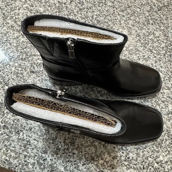 Lucky Brand Womens Leather Boots Size 10 Black Ankle Moto Biker Western Chic NEW