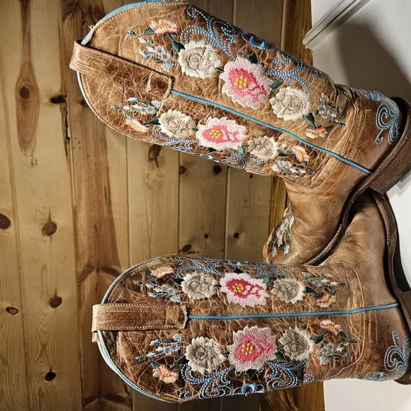 Macie Bean Brown Floral Embroidered Heeled Boots Size 7