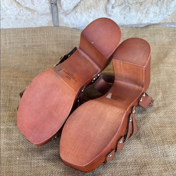 Madden Girl Brown Platform Sandals New Size 5.5 Corky G