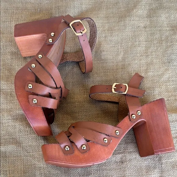 Madden Girl Brown Platform Sandals New Size 5.5 Corky G