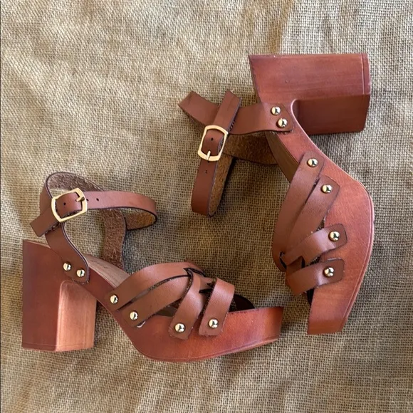 Madden Girl Brown Platform Sandals New Size 5.5 Corky G