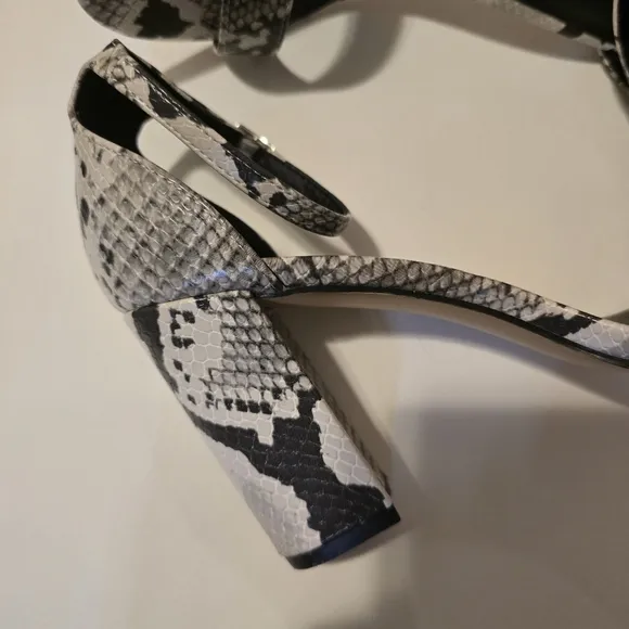 MADDEN GIRL Snake Skin Animal Print Block Heel Open Toe Sandals Size 9M