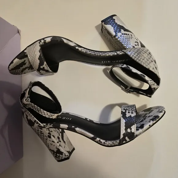 MADDEN GIRL Snake Skin Animal Print Block Heel Open Toe Sandals Size 9M
