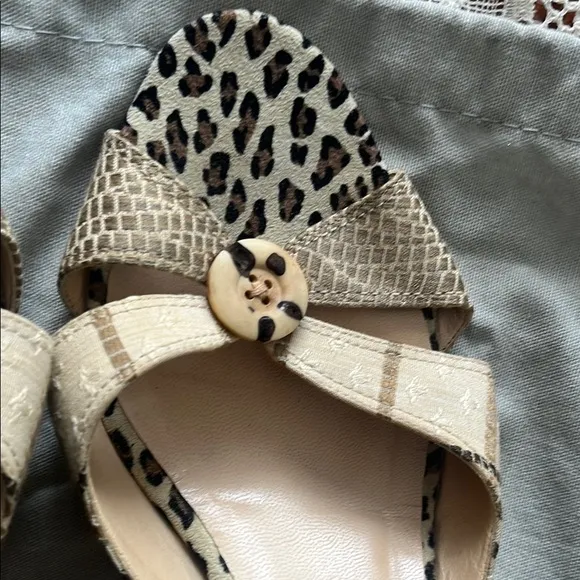 Manolo Blahnik Beige Leopard Print Women's Shoes