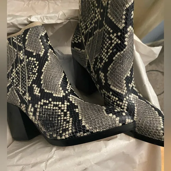 Marc fisher Alva snake boots