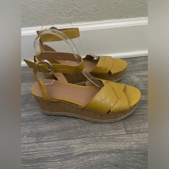 Marc Fisher Carlin 2 Yellow Wedge Sandals Ankle straps Women’s Size 8 Cork
