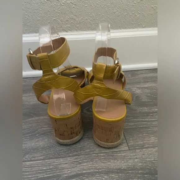 Marc Fisher Carlin 2 Yellow Wedge Sandals Ankle straps Women’s Size 8 Cork