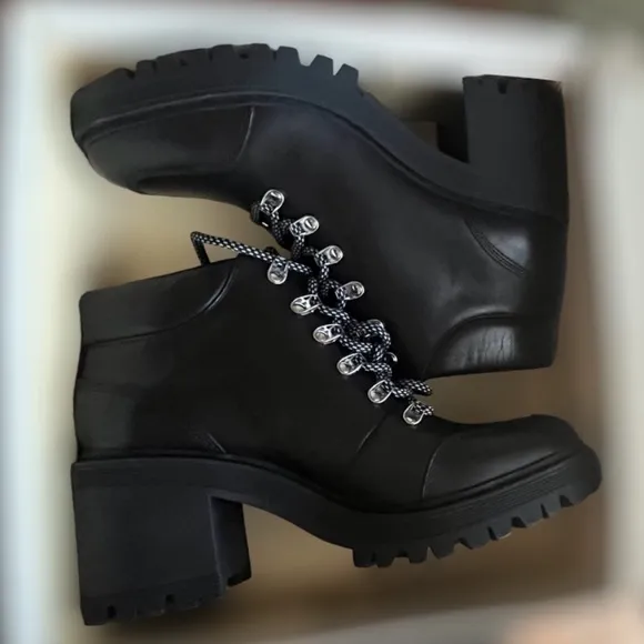 Marc Fisher LTD Waldo Lug‎ sole Combat Boot