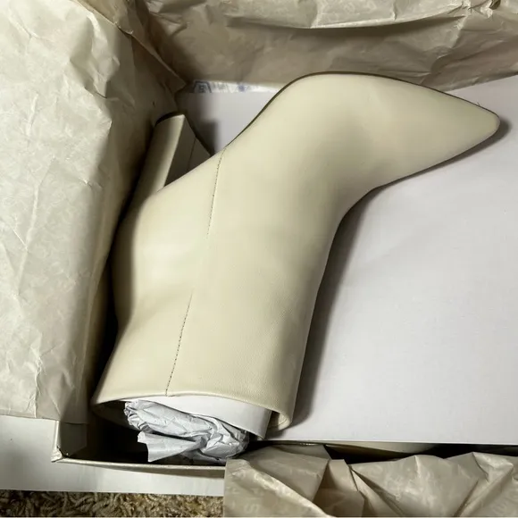 Marc Fisher - Women's Glorena Heeled Ivory Booties - Size 6.5M