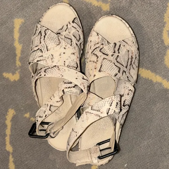 Matisse x Amuse Society Runaway Snakeskin Platform Ledge Sandals Sz 8