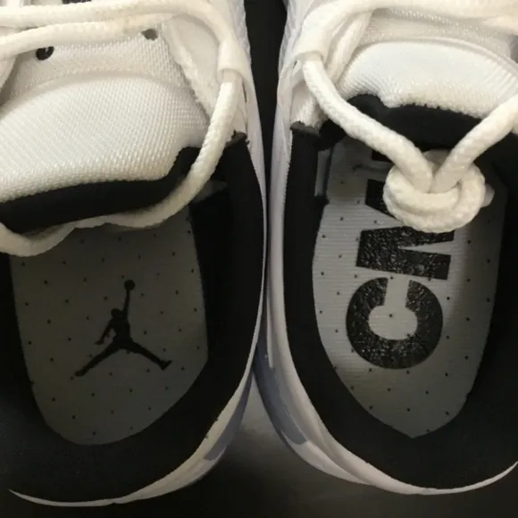 Men’s Air Jordan 11 CMFT Low Concord