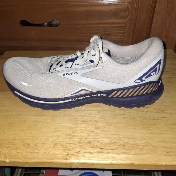 Men's Brooks Adrenaline GTS 23 Gray Running Shoes - . EUC