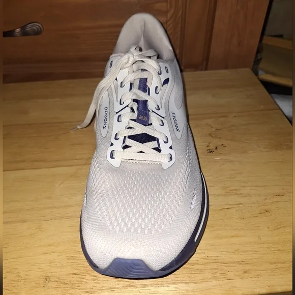 Men's Brooks Adrenaline GTS 23 Gray Running Shoes - . EUC