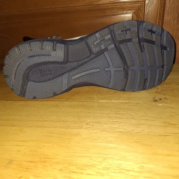 Men's Brooks Adrenaline GTS 23 Gray Running Shoes - . EUC