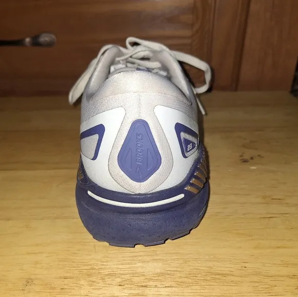 Men's Brooks Adrenaline GTS 23 Gray Running Shoes - . EUC